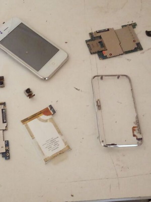 iPhone 3G parts used with screens and motherboards