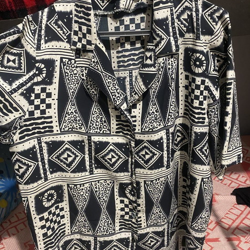 Women's shirt like new, sizes L and XL