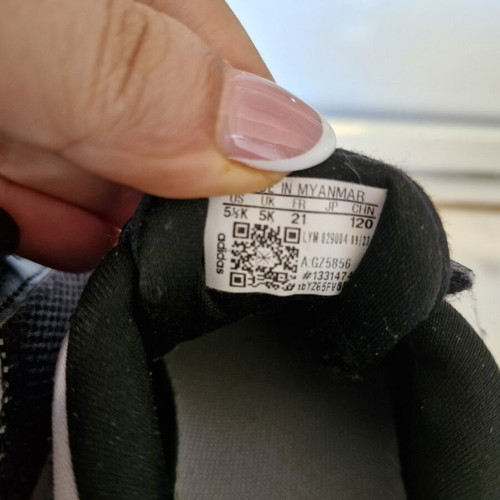 Adidas baby sneakers size 21 like new