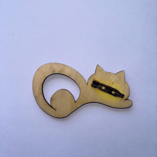 Wooden cat pin like new
