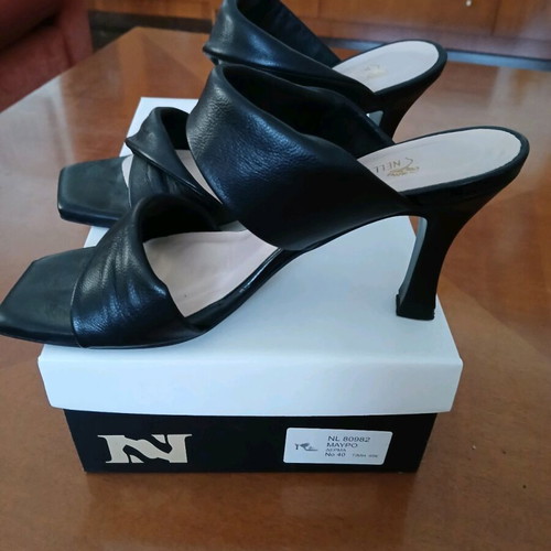 Nelly black sandals like new, leather, size 39-40