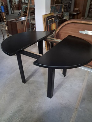 Round dining table with extension, like new