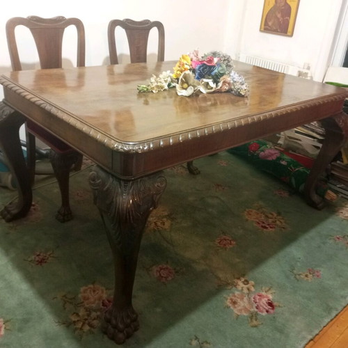 Antique dining table with lion legs and 6 chairs, like new