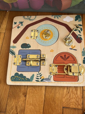 Small Foot Safari Board wooden baby skill toy like new