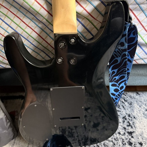 Dean Vendetta XM electric guitar with Washburn G-10 amplifier bundle