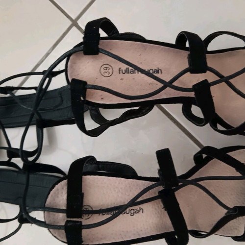 Gladiator sandals Fullah Sugah size 39 like new, black