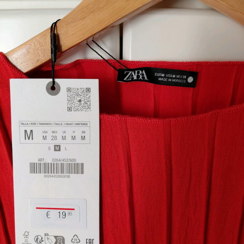 Zara pleated top red new size M