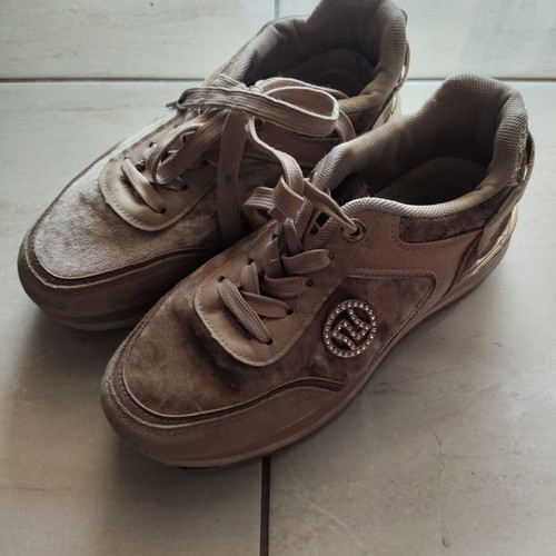 Athletic shoes refurbished, size 38, gold color