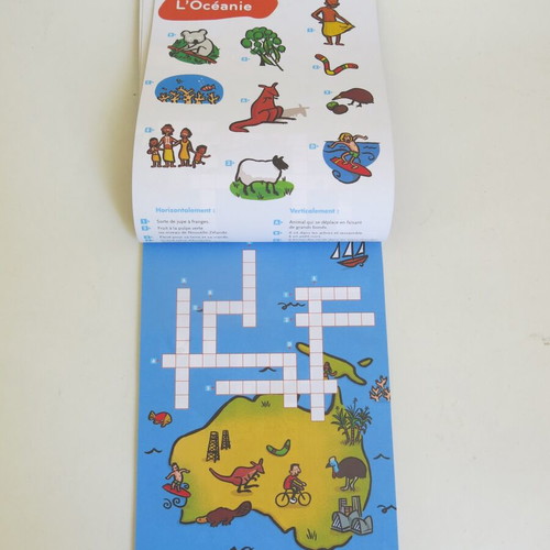 French book with Super Blocs crossword puzzles used