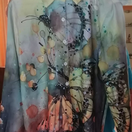 Shein women's synthetic shirt with butterflies like new, multicolor