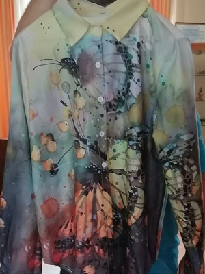 Shein women's synthetic shirt with butterflies like new, multicolor