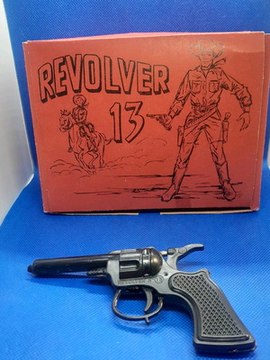 Комплект от 12 нови капсулни пистолети Revolver 13