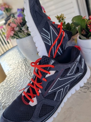 Reebok athletic shoes like new, size 42, black and red