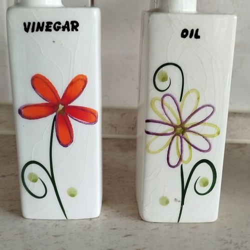 Oil and vinegar set new with decorative designs