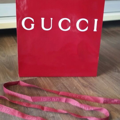 GUCCI τσάντα χαρτόνι και κορδέλα σαν καινούργια 14×35×26