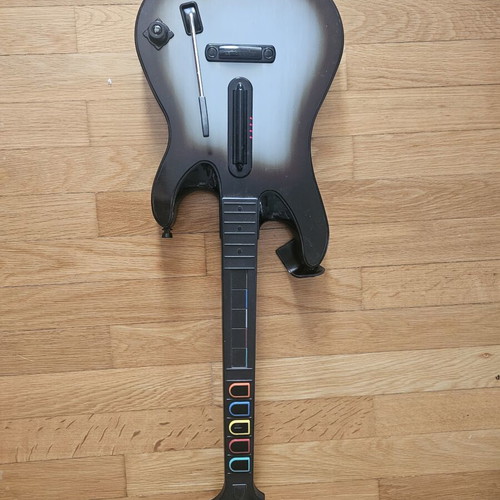 Drums Logitech, Guitar Hero guitar, microphone and 5 used PlayStation 3 games
