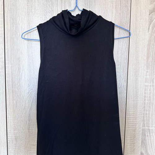 Attrattivo Sleeveless Turtleneck Shirt like new, size L, black