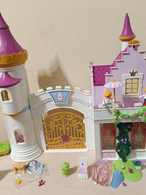 Playmobil palace used with many extra parts