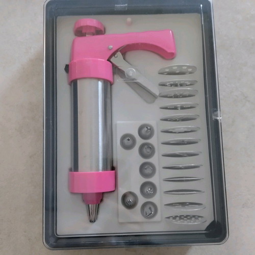 Cornet set new with 7 tips and 13 discs for cookies and decoration