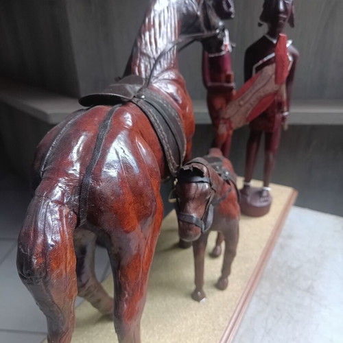 Handmade horse and native figurines set of 2+2 with plexiglass