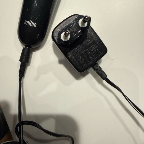 Braun shaver used, broken, with charger