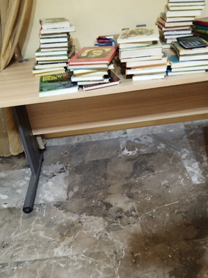 Desk 180x80x75 like new, wood and metal