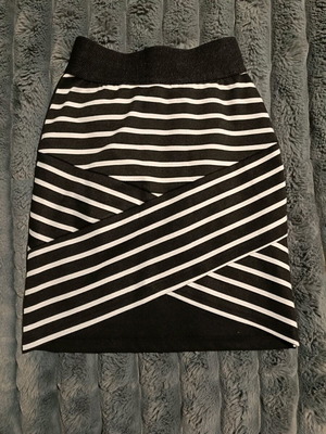 Actius mini skirt like new, black and white with triangular front opening