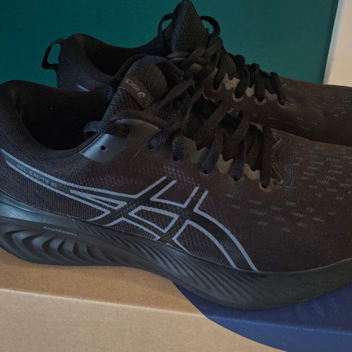 Asics Gel Excite 10 running shoes, size 41.5, black