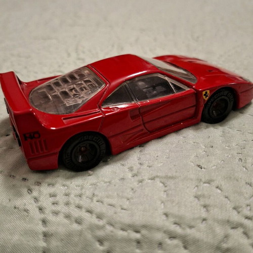 Ferrari F40 1988 Matchbox collectible like new, scale 1:39