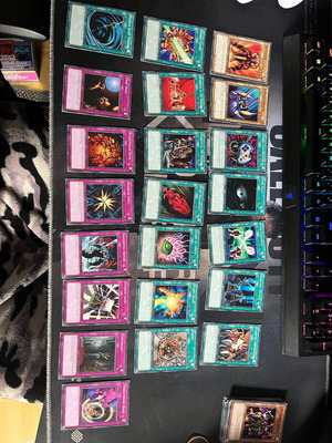 Yugioh YSKR like new with sleeves