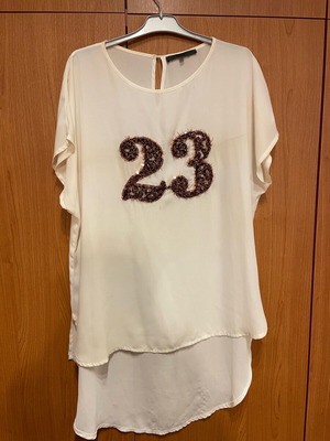 Loose blouse used, size M, with small mark