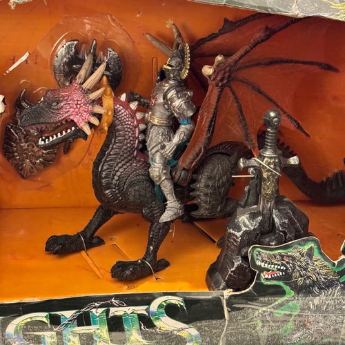 Knight Quest for Dark Beasts figures like new with damaged packaging