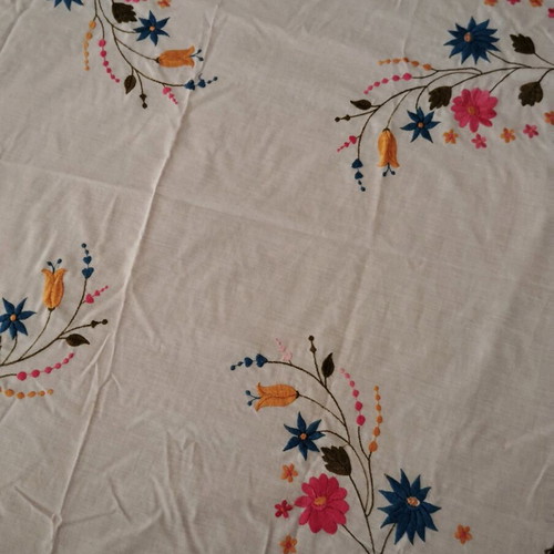 Tablecloth used 0.70x0.70 embroidered
