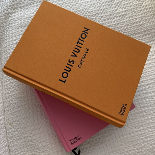 Catwalk The Complete Fashion Collections books like new, English