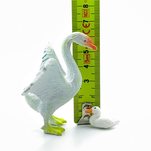 Goose and Gosling Figures Set like new, farm animals
