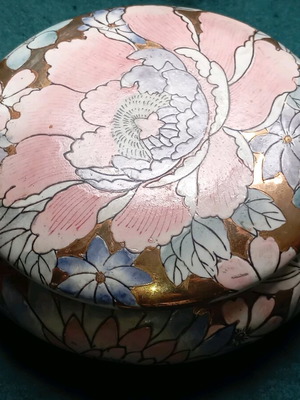Vintage Satsuma porcelain box used