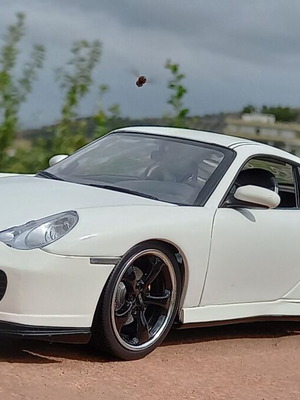 Porsche 911 996.2 Turbo 1/18 like new with extra parts