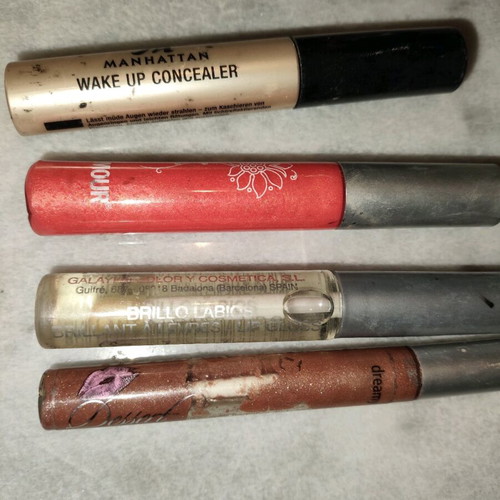 Lipgloss pack of 3 used with coral, bronze and clear shades