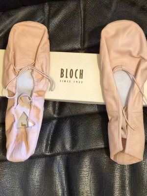 Bloch Dansoft II ballet shoes size 6.5 B pink leather like new