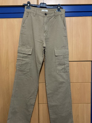 Бежови cargo панталони Bershka употребявани, размер M 38