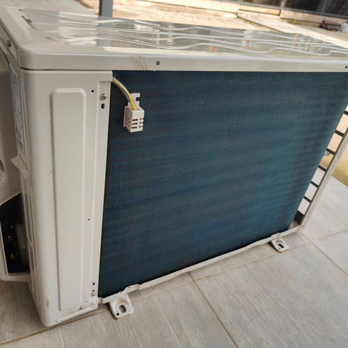 Inventor Comfort MFVI32-24 24,000 BTU air conditioner like new with free 12'' Equation