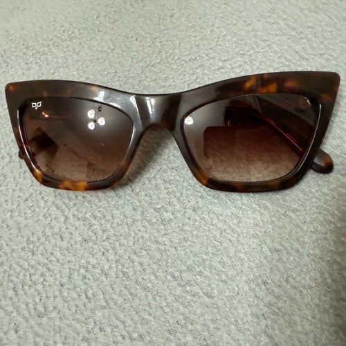 Ojo sunglasses like new