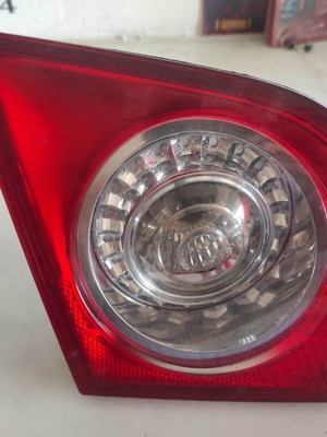 Πίσω αριστερό φανάρι πορτμπαγκάζ VW Passat '05-'11 μεταχειρισμένο