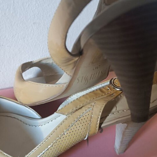 Esthissis sandals used, handmade no 39, beige patent leather