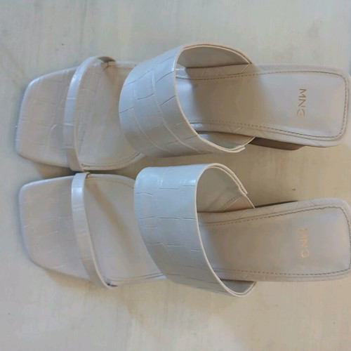 Mango wide heel sandals size 40 like new, beige