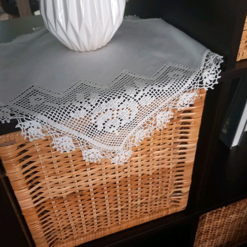 Square doilies new with knitted details, pack of 7 pieces