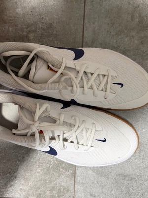 Nike Vapor Lite 3 tennis sneakers, size 40.5, white