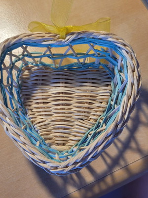 Wicker decorative basket heart-shaped 10x10cm like new