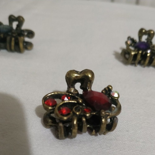 Metal hair clips like new, set of 4 with colorful stones