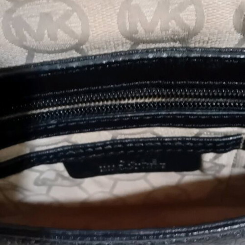 Michael Kors leather black shoulder bag like new with chain